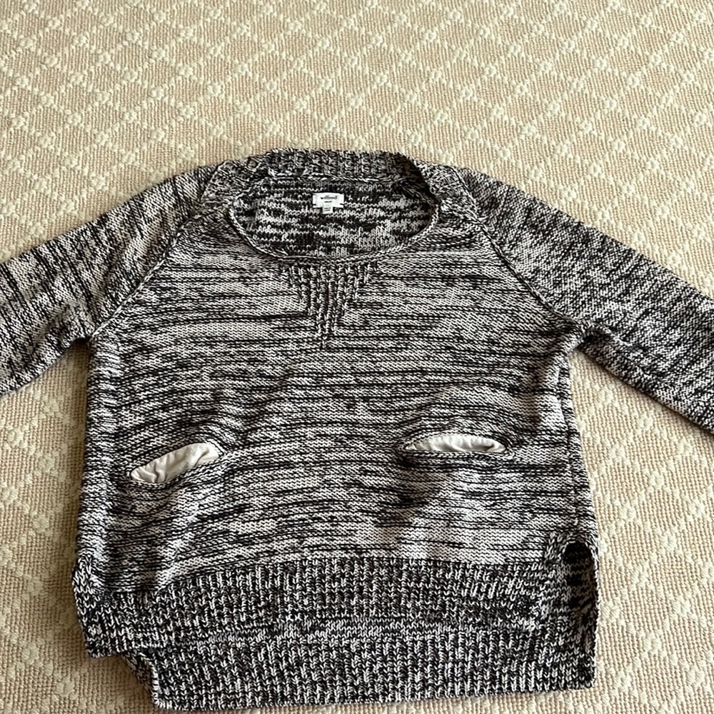 Aritzia 3 quarter sleeve sweater with pocket